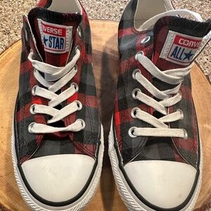 Grey/red/black plaid converse Chuck Taylor EUC (worn once)